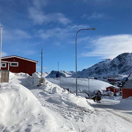 Isi4U Hostel Sisimiut Exteriör bild