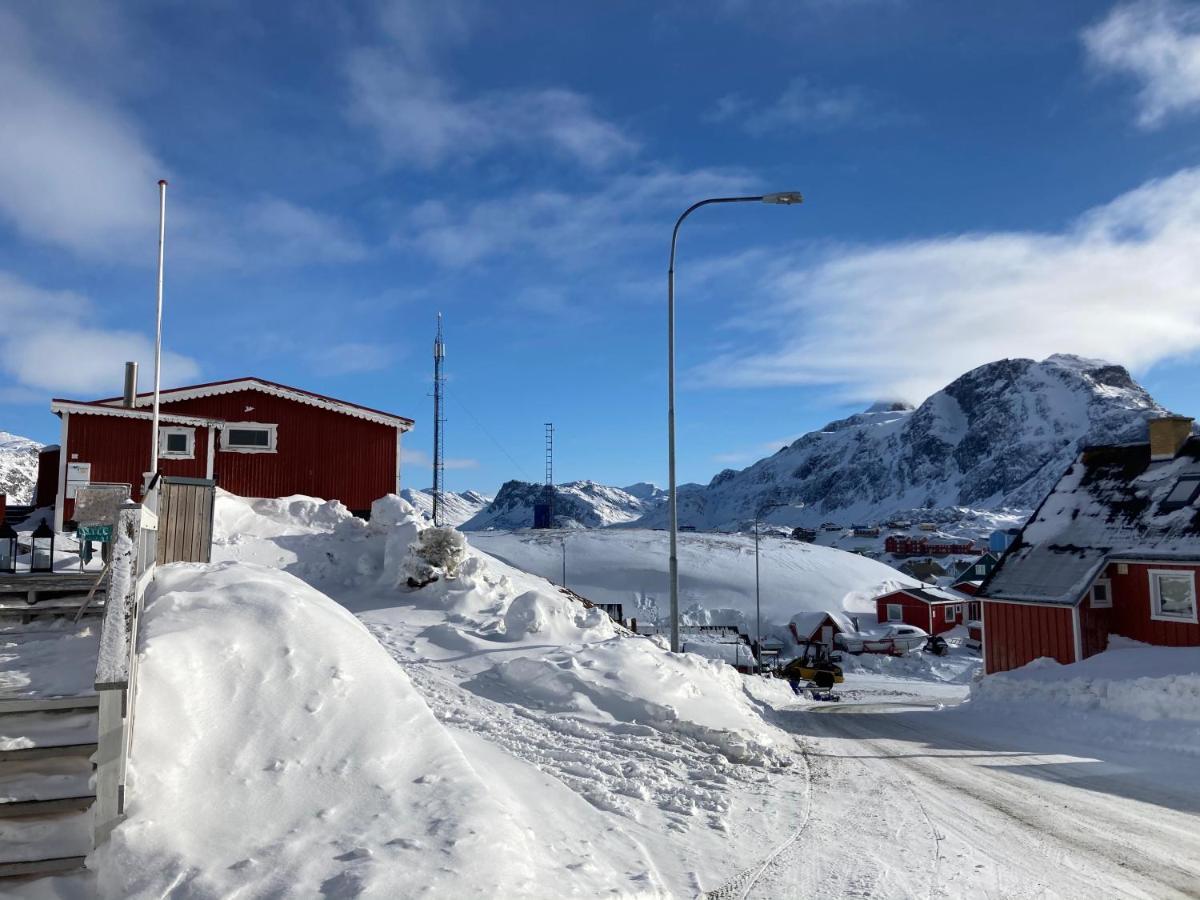 Isi4U Hostel Sisimiut Exteriör bild